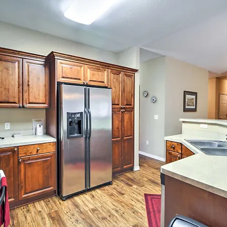 Branson Home With Deck Walk To The Strip And Creek!